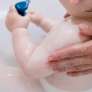 dầu tắm gội biolane cho bé